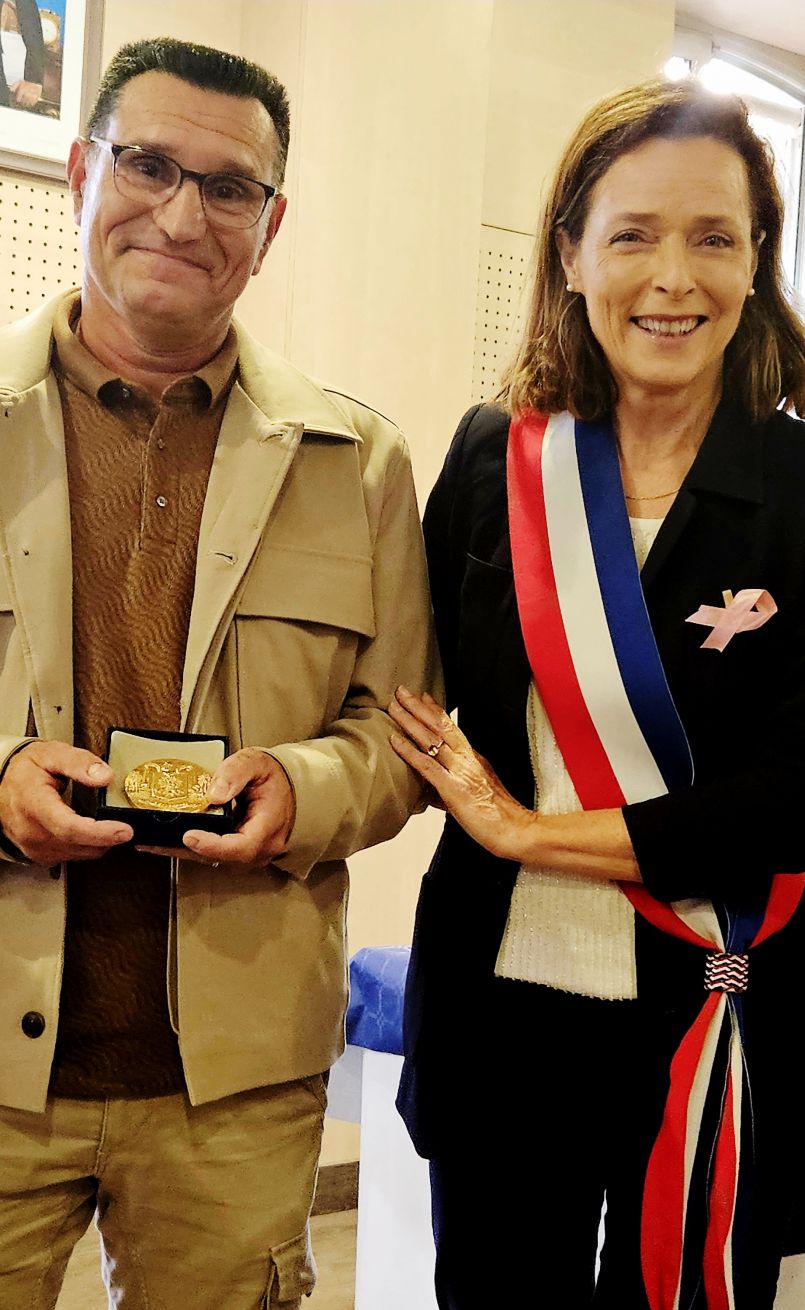 Honneur par la Ville de Biscarrosse au Major Stphane Bertin, un homme bien au service des autres comme il l'a toujours prouv aux quatre coins des Landes. 