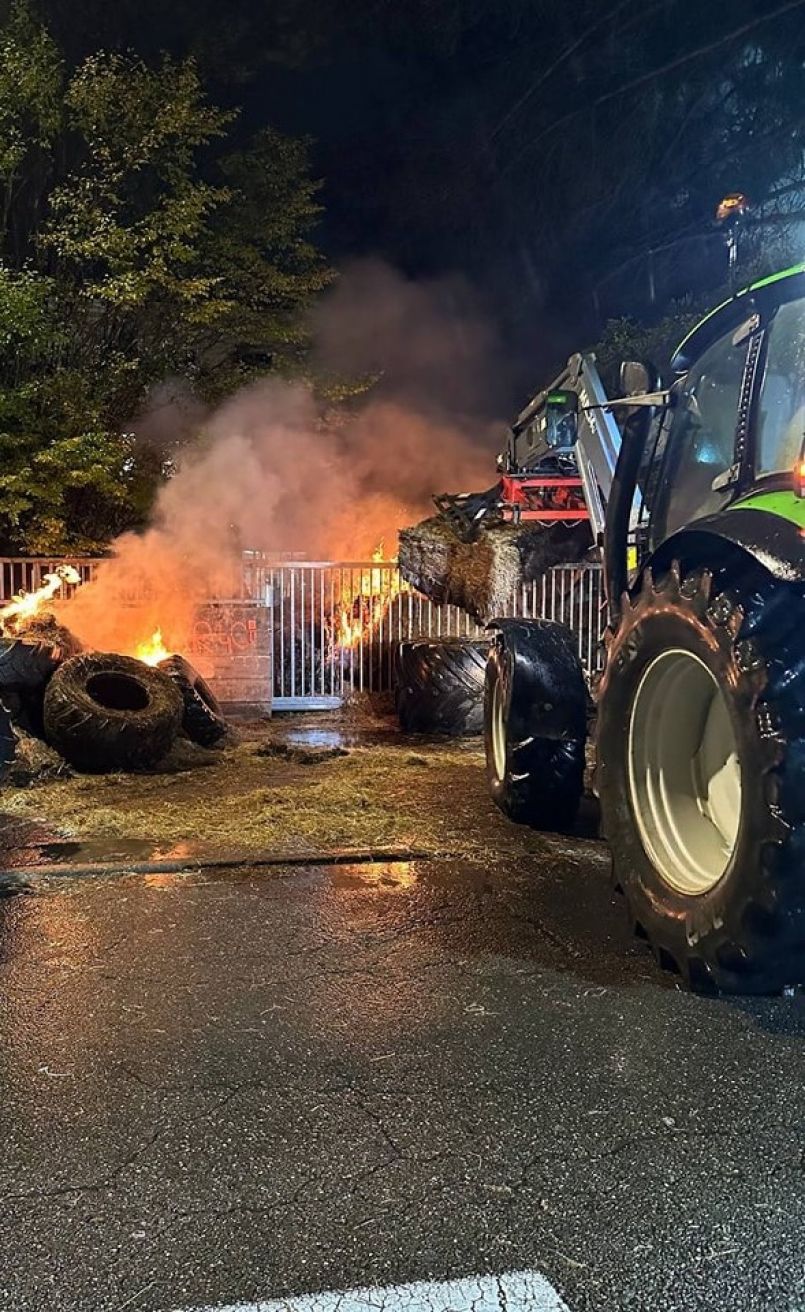 Les agriculteurs ne lchent rien dans les Landes, malgr un ultimatum pos par la Prfecture qui leur demande de quitter les lieux ce soir... 