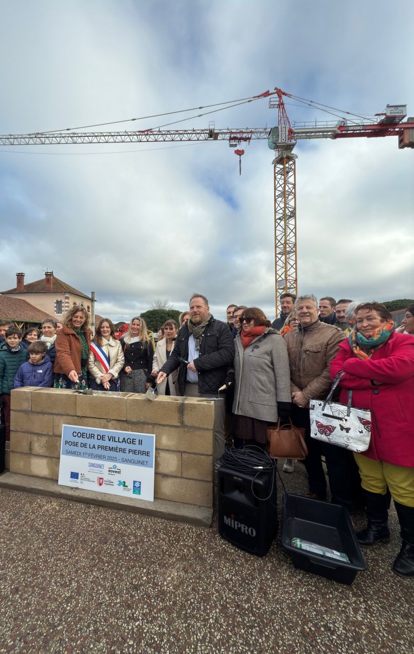 Projet 'Cur de village 2'  Sanguinet : la premire pierre a t pose le 1er fvrier. Le maire, Fabien Lain, a prsent cette initiative visant  revitaliser le centre du village, vous l'entendrez.