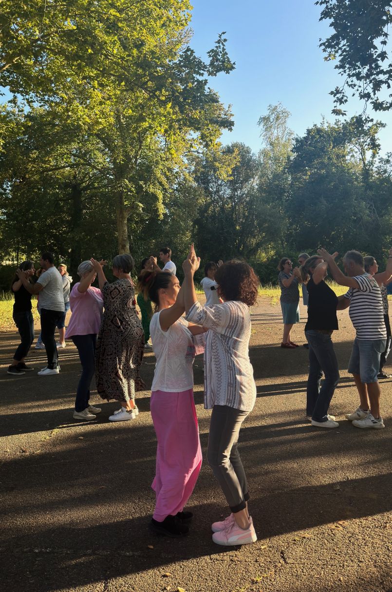 Rythme cubain avec la Salsa des Grands Lacs qui fte sa quatrime anne d'existence. Une association conviviale, familiale et qui fait danser les passionns, vous l'entendrez.