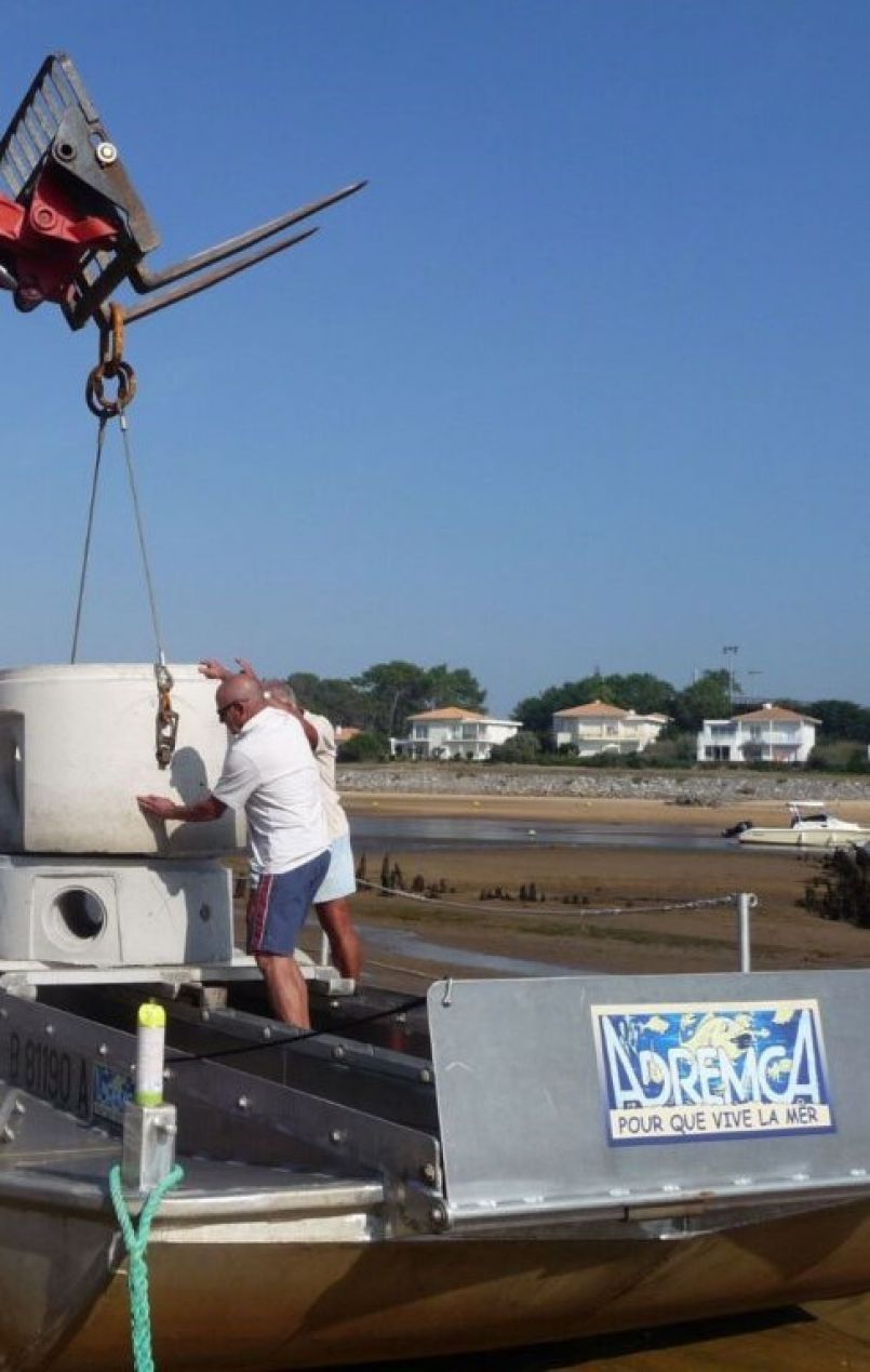 Repeupler les fonds marins, c'est l'objectif de l'ADREMCA. L'association landaise vient d'obtenir un drone sous-marin pour sensibiliser le grand public. Reportage dans ce journal.